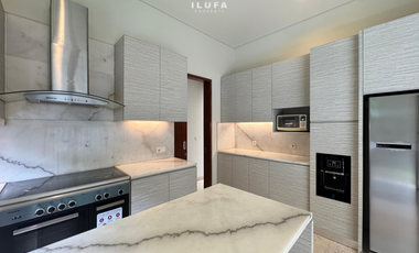 Disewakan townhouse modern 4br area kemang