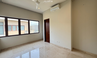 Disewakan townhouse modern 4br area kemang