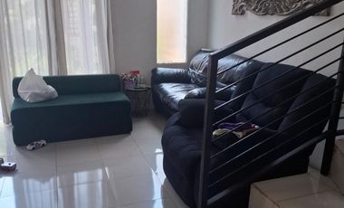 Disewakan Rumah 2 Lantai dalam Komplek Di Limo Depok