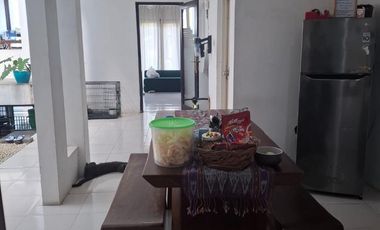 Disewakan Rumah 2 Lantai dalam Komplek Di Limo Depok