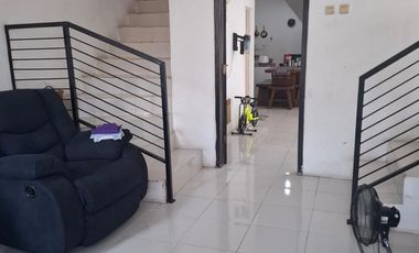 Disewakan Rumah 2 Lantai dalam Komplek Di Limo Depok