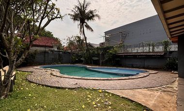 Disewakan Rumah 2 Lantai dalam Komplek Di Limo Depok