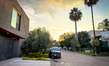 CASA EN RENTA DENTRO DE COTO LA CEIBA, SOBRE JUAN PALOMAR Y ARIAS