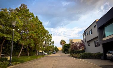 CASA EN RENTA DENTRO DE COTO LA CEIBA, SOBRE JUAN PALOMAR Y ARIAS