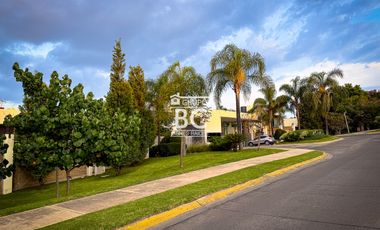 CASA EN RENTA DENTRO DE COTO LA CEIBA, SOBRE JUAN PALOMAR Y ARIAS