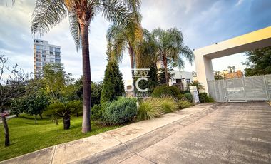 CASA EN RENTA DENTRO DE COTO LA CEIBA, SOBRE JUAN PALOMAR Y ARIAS