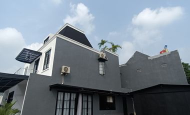 Dijual Rumah 2 Lantai Dkt Sumarecon