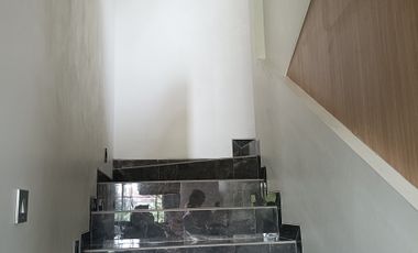 Dijual Rumah 2 Lantai Dkt Sumarecon