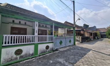 RUMAH MURAH, SIAP HUNI, 5 MENIT DARI MALL AMPLAZ JOGJA