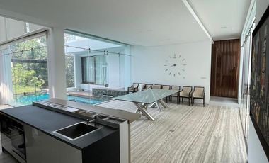 Disewakan Rumah Mewah American Style di PIK Full Furnished