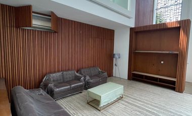Disewakan Rumah Mewah American Style di PIK Full Furnished