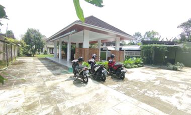 Rumah Resto Luas Pinggir Jalan Raya Strategis