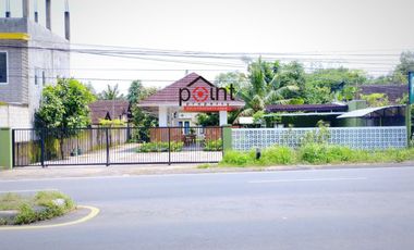 Rumah Resto Luas Pinggir Jalan Raya Strategis