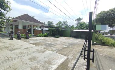 Rumah Resto Luas Pinggir Jalan Raya Strategis