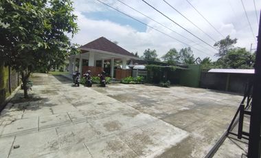 Rumah Resto Luas Pinggir Jalan Raya Strategis