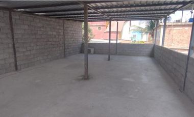 Casa en venta en Monterrey, apta para vivienda, grande, patio y terraza