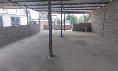 Casa en venta en Monterrey, apta para vivienda, grande, patio y terraza