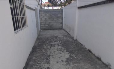 Casa en venta en Monterrey, apta para vivienda, grande, patio y terraza