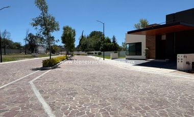 TERRENO EN VENTA EN TEQUISQUIAPAN EN EL FRACC. LAS KINTAS. Beto