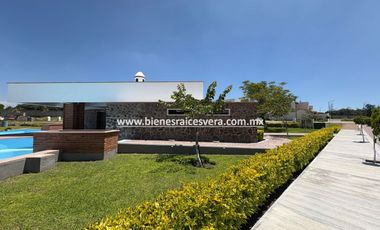 TERRENO EN VENTA EN TEQUISQUIAPAN EN EL FRACC. LAS KINTAS. Julián.