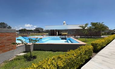 TERRENO EN VENTA EN TEQUISQUIAPAN EN EL FRACC. LAS KINTAS. Julián.