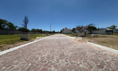 TERRENO EN VENTA EN TEQUISQUIAPAN EN EL FRACC. LAS KINTAS. Omar