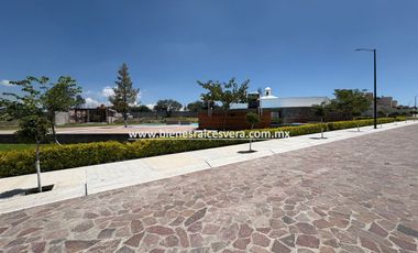 TERRENO EN VENTA EN TEQUISQUIAPAN EN EL FRACC. LAS KINTAS. Edu