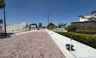 TERRENO EN VENTA EN TEQUISQUIAPAN EN EL FRACC. LAS KINTAS. Edu