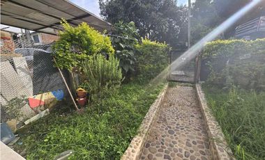 CASA LOTE EN LAS AFUERAS DE LA CEJA