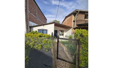 CASA LOTE EN LAS AFUERAS DE LA CEJA