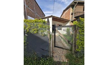 CASA LOTE EN LAS AFUERAS DE LA CEJA