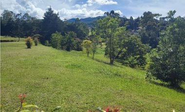 Espectacular lote el Retiro, en unidad cerrada 4,531 m2