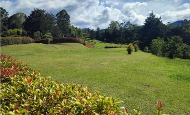 Espectacular lote el Retiro, en unidad cerrada 4,531 m2