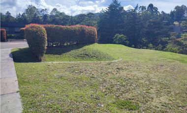 Espectacular lote el Retiro, en unidad cerrada 4,531 m2