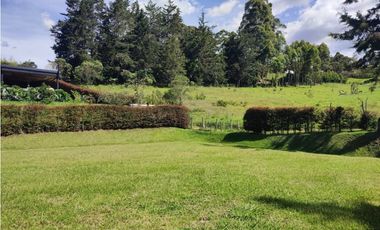 Espectacular lote el Retiro, en unidad cerrada 4,531 m2