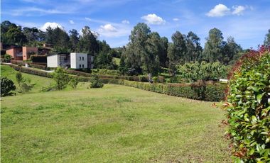 Espectacular lote el Retiro, en unidad cerrada 4,531 m2