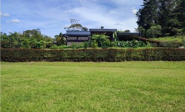 Espectacular lote el Retiro, en unidad cerrada 4,531 m2