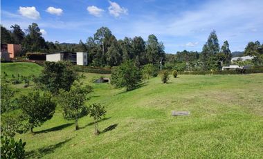 Espectacular lote el Retiro, en unidad cerrada 4,531 m2