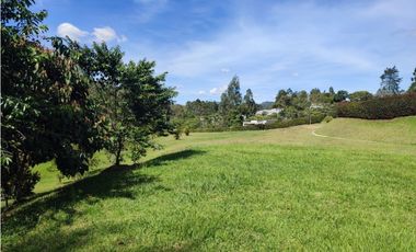 Espectacular lote el Retiro, en unidad cerrada 4,531 m2