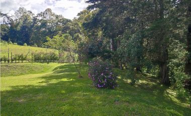 Espectacular lote el Retiro, en unidad cerrada 4,531 m2