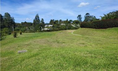 Espectacular lote el Retiro, en unidad cerrada 4,531 m2