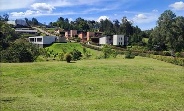 Espectacular lote el Retiro, en unidad cerrada 4,531 m2