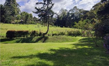 Espectacular lote el Retiro, en unidad cerrada 4,531 m2