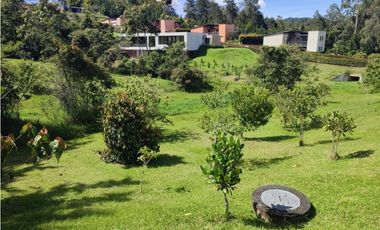 Espectacular lote el Retiro, en unidad cerrada 4,531 m2