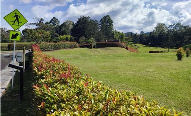 Espectacular lote el Retiro, en unidad cerrada 4,531 m2