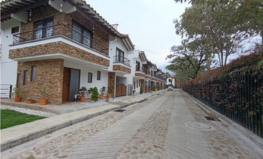 Casa en arriendo en unidad cerrada en La Ceja