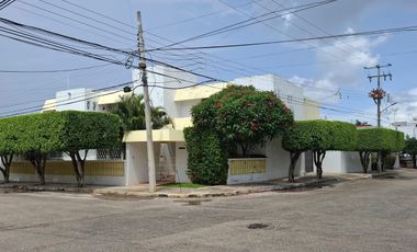 CASA RESIDENCIAL EN VENTA EN CAMPECHE BOSQUES DE CAMPECHE EN ESQUINA
