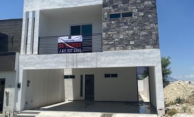 CASA EN VENTA EN CUMBRES SANTORAL II, GARCÍA N.L. – ¡LISTA PARA ESTRENAR!