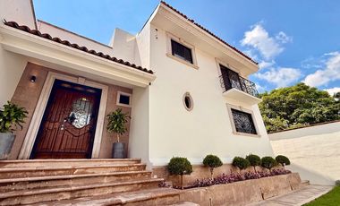 Casa residencial en VENTA en Marfil con Alberca