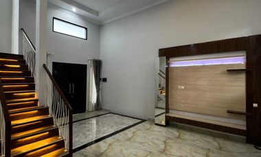 Rumah Baru 3 Lt Cluster Strategis Dekat Stasiun Lenteng Agung Murah